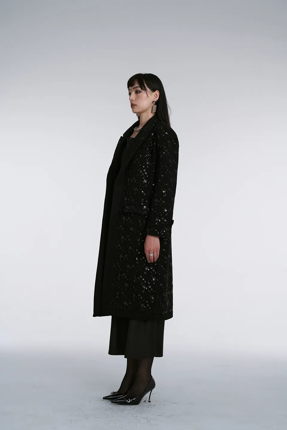 Black Contrasting Collar Hand-embellished Woolen Coat