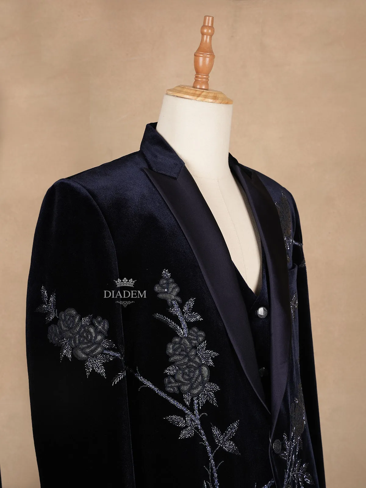 Dark Blue Coat Suit Set with Floral Embroidery