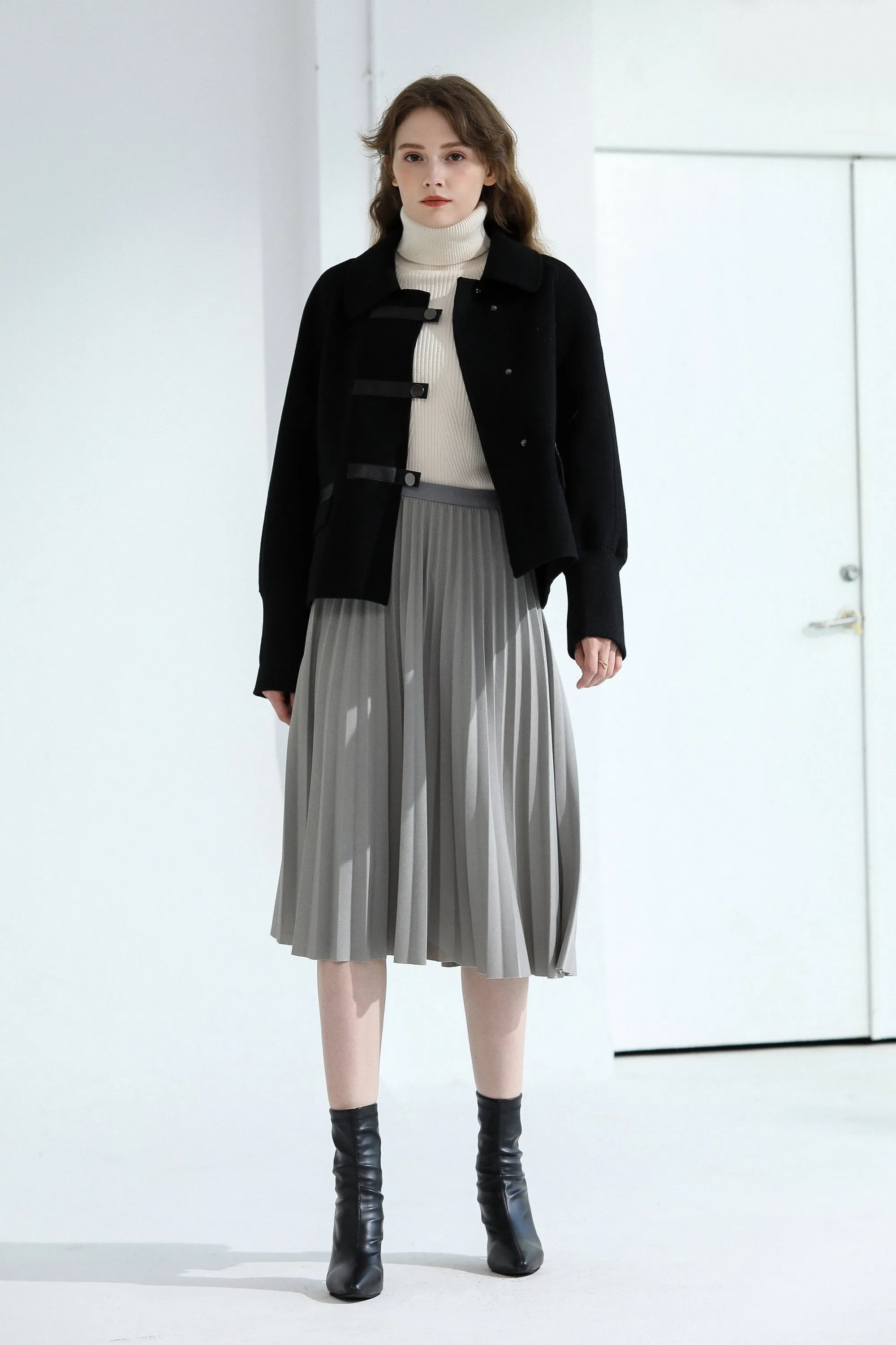 Fangyan | Janelle Black Cropped Wool Coat