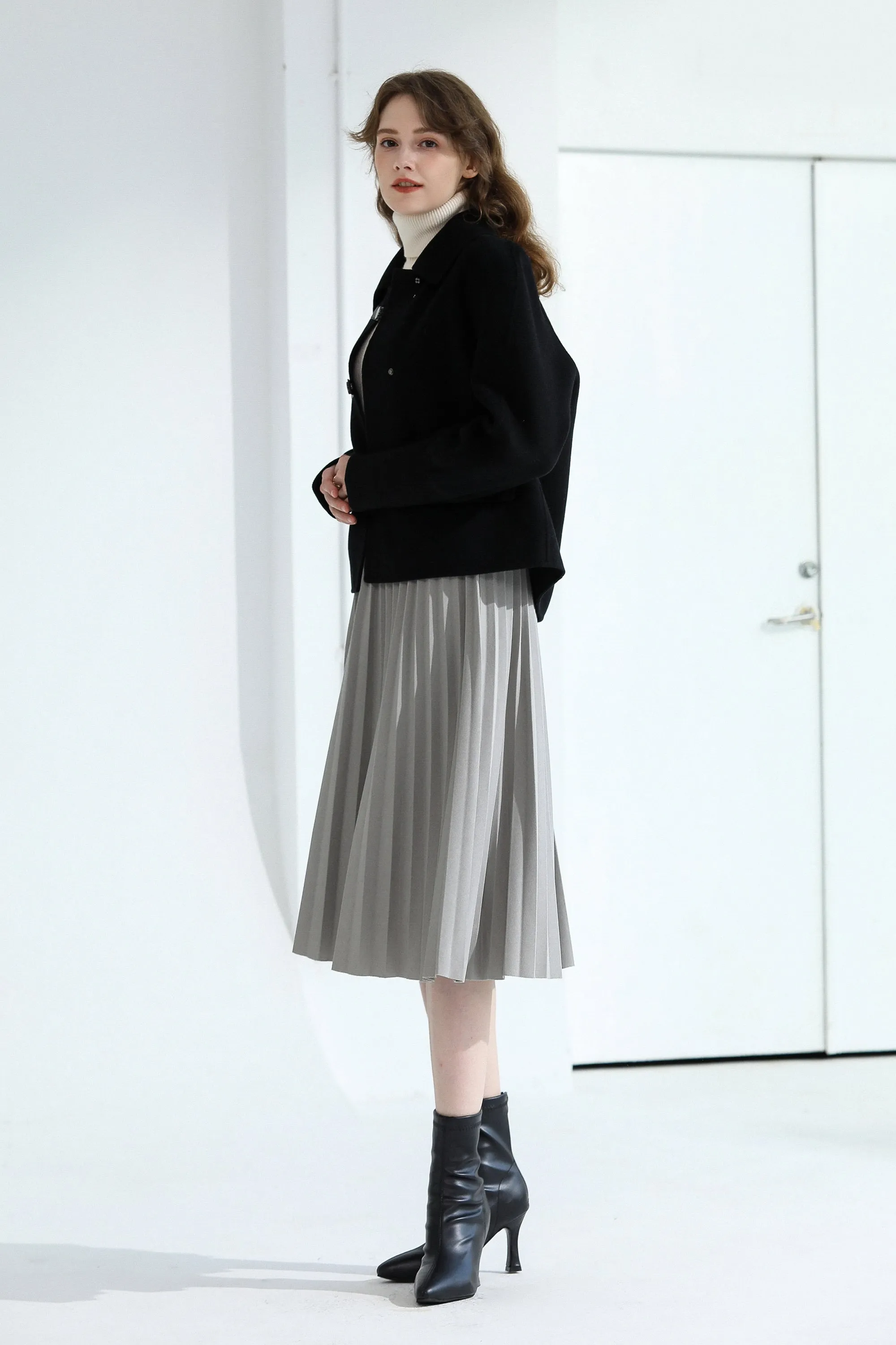 Fangyan | Janelle Black Cropped Wool Coat