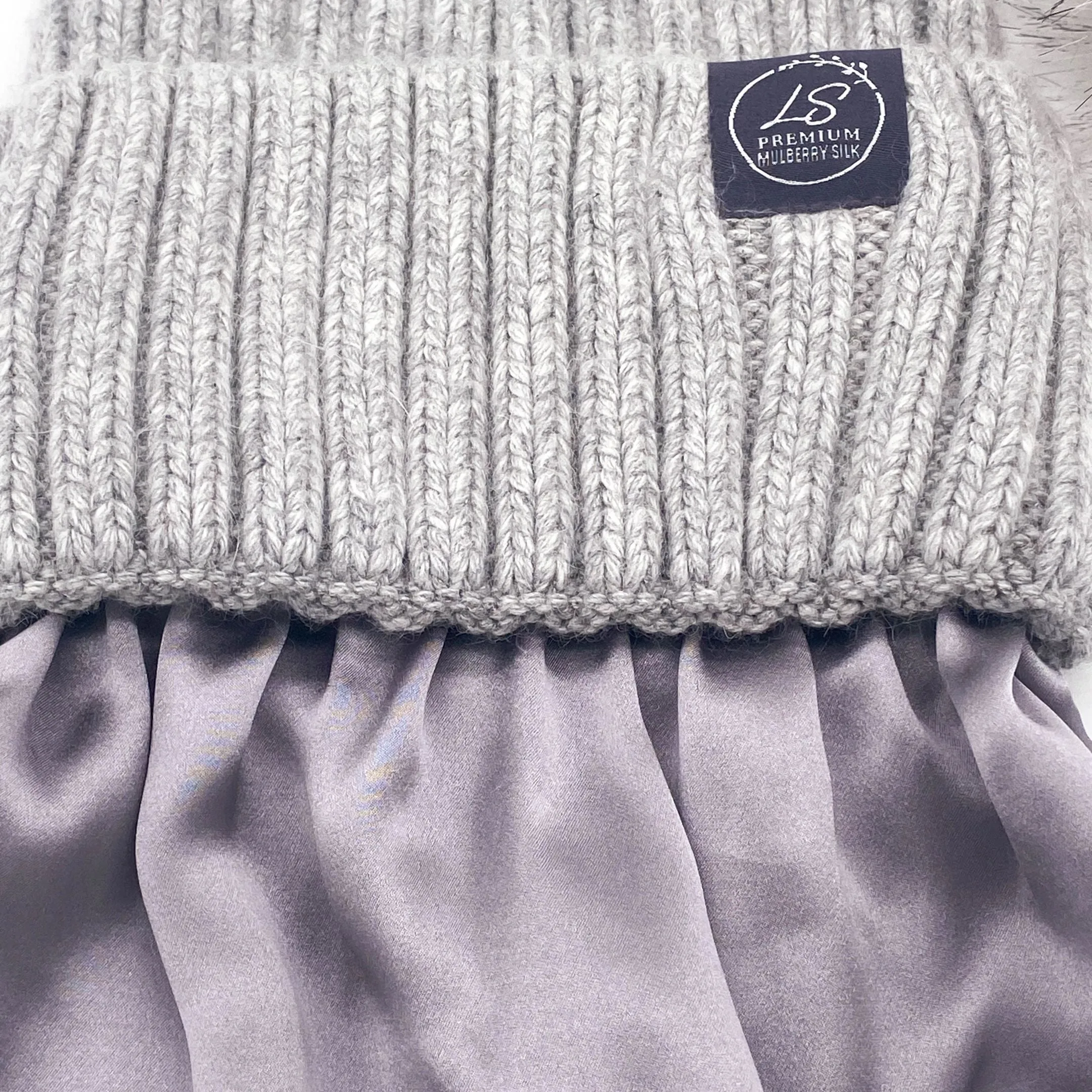 Mulberry Silk-Lined Classic Ribbed Pattern Cashmere Beanie Hat With Removable Pom Pom - Black