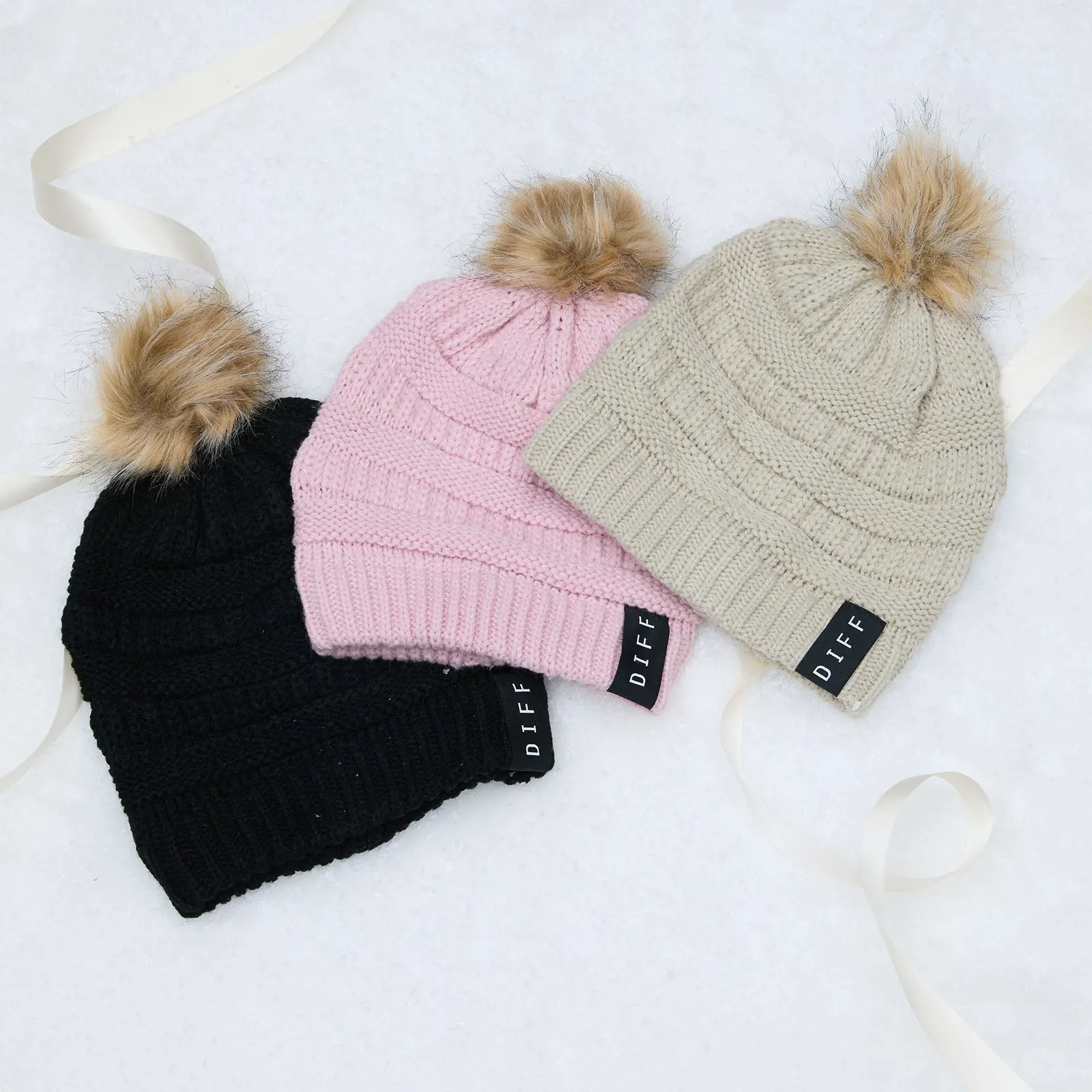 POM POM KNIT BEANIE - CREAM