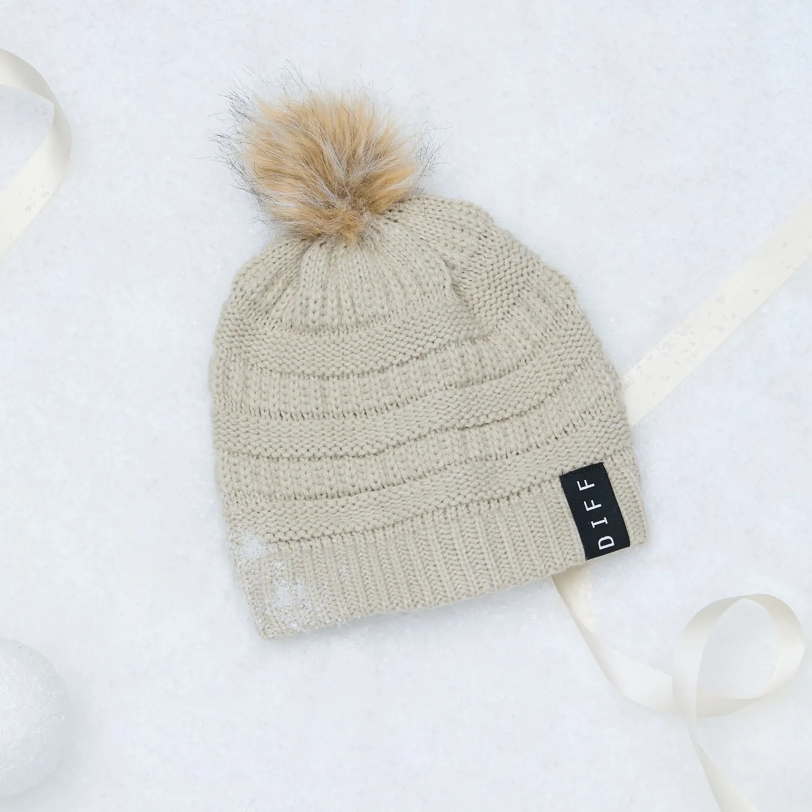 POM POM KNIT BEANIE - CREAM