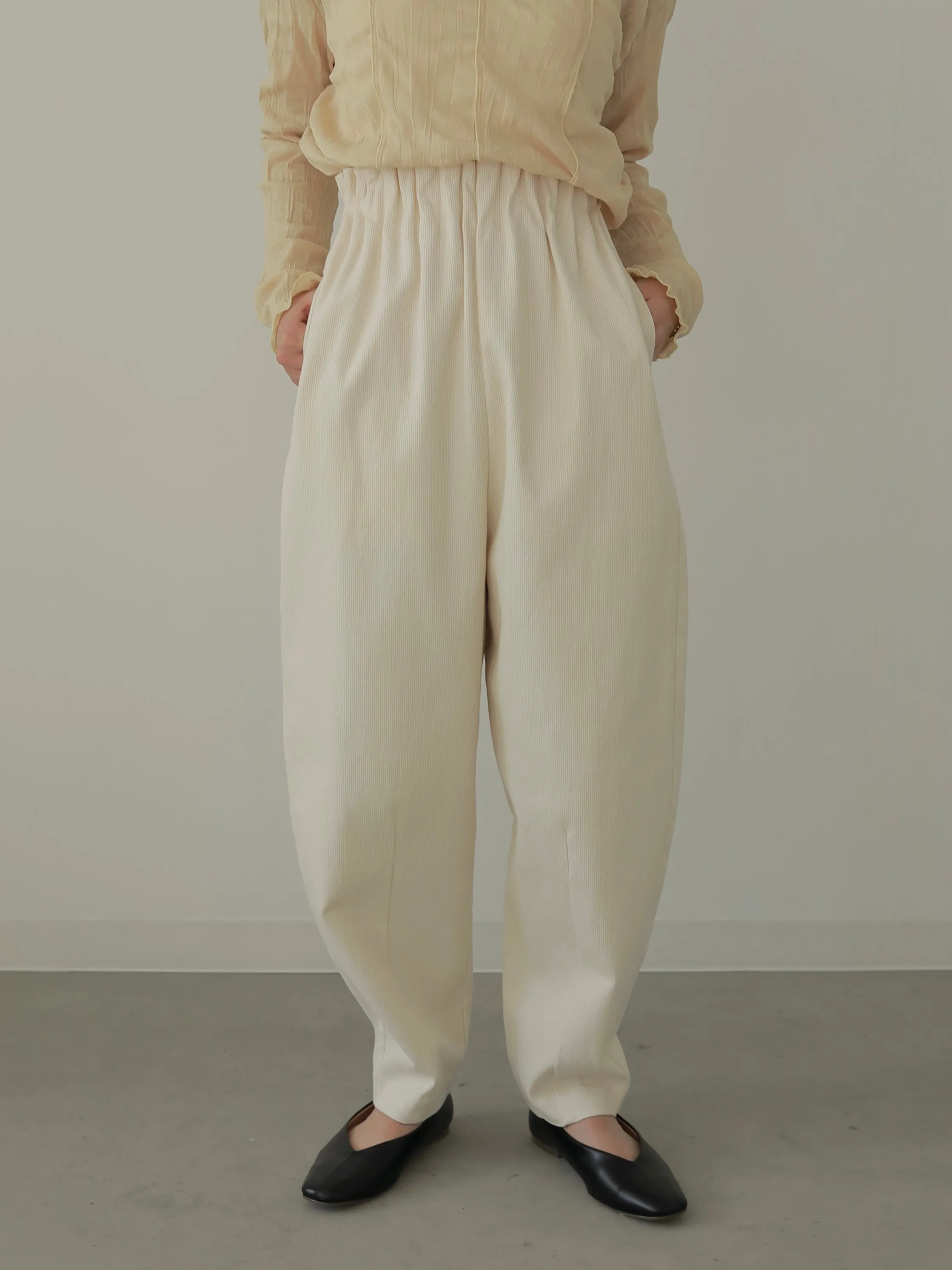 WAIST PLEATS COCOON PANTS