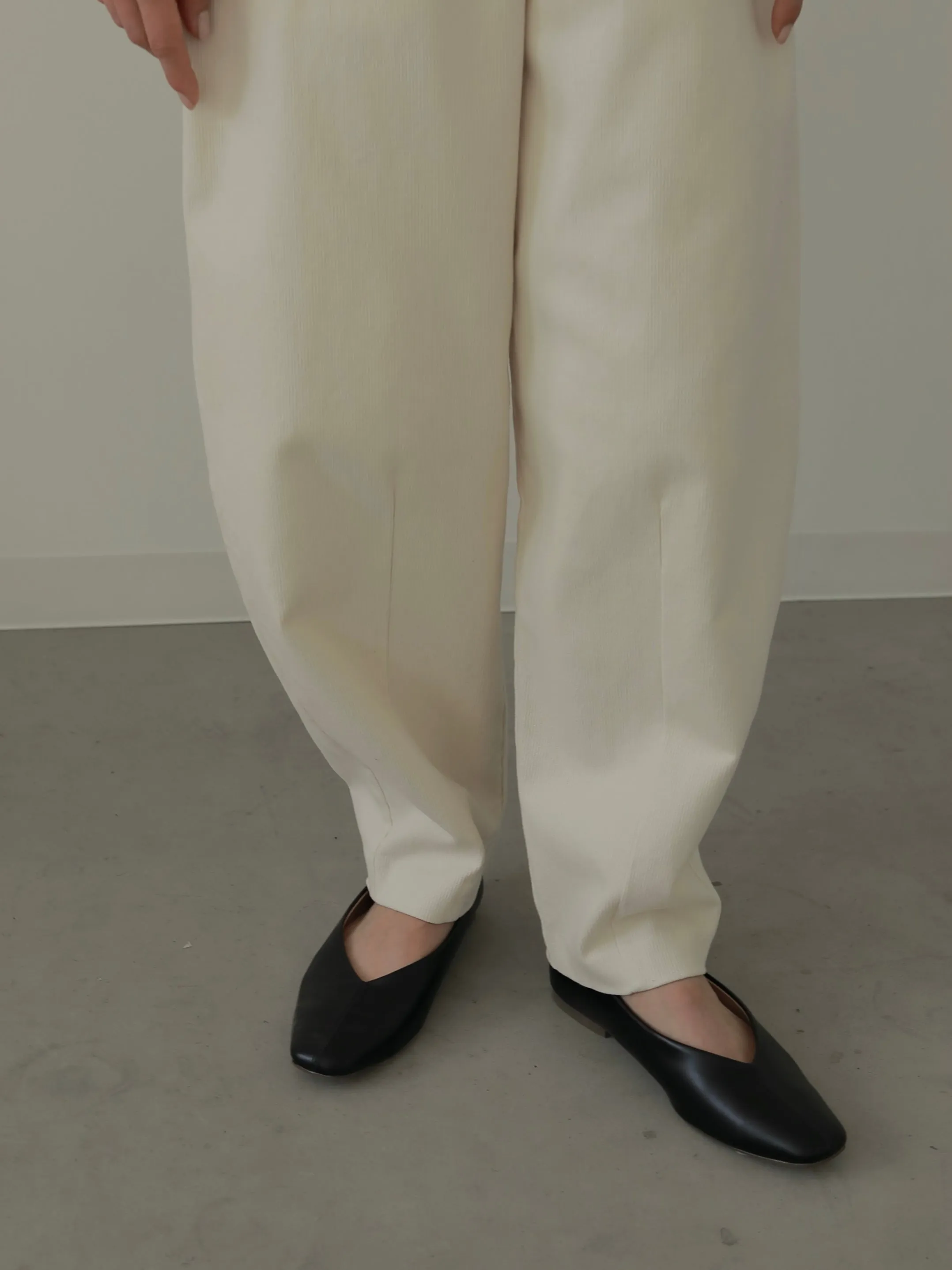 WAIST PLEATS COCOON PANTS