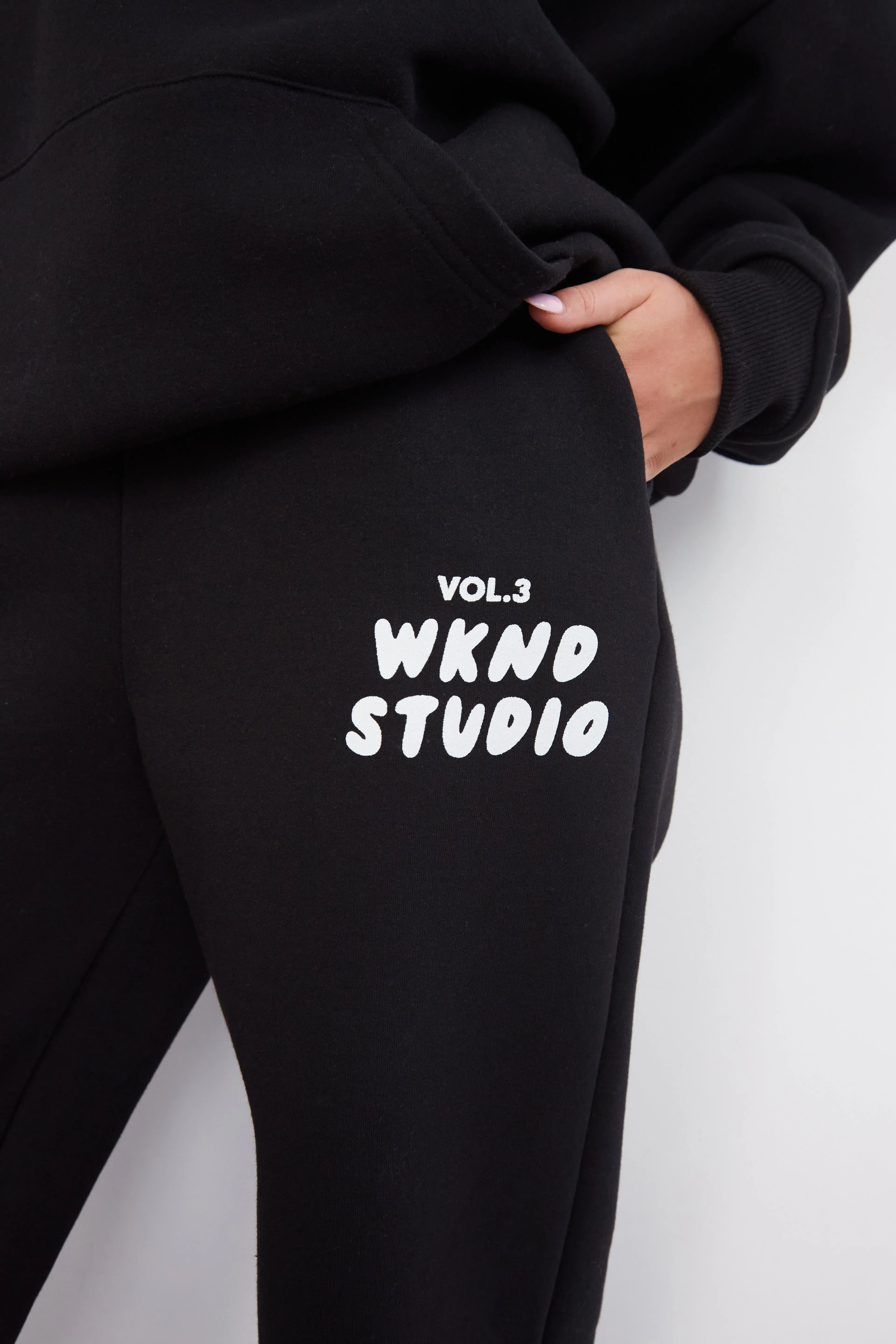 WKND STUDIO OVERSIZED JOGGER